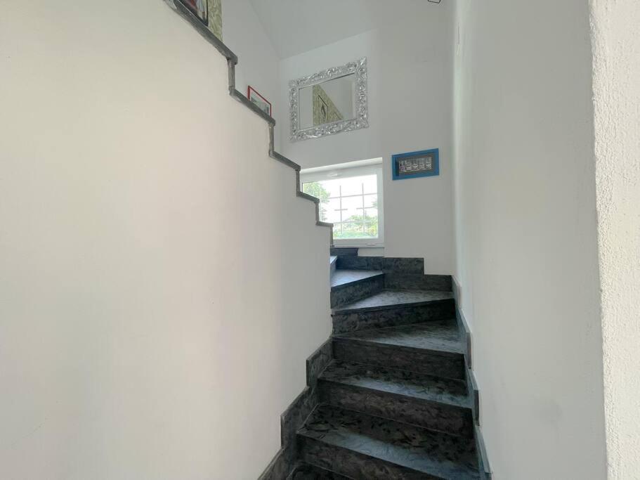Elegante Appartamento 100 Mq Parcheggio - Wi Fi Савона Экстерьер фото